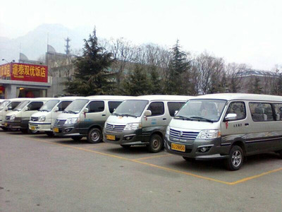 泰安榮泰汽車服務 專業酒店接送用車解決方案，價格透明服務優